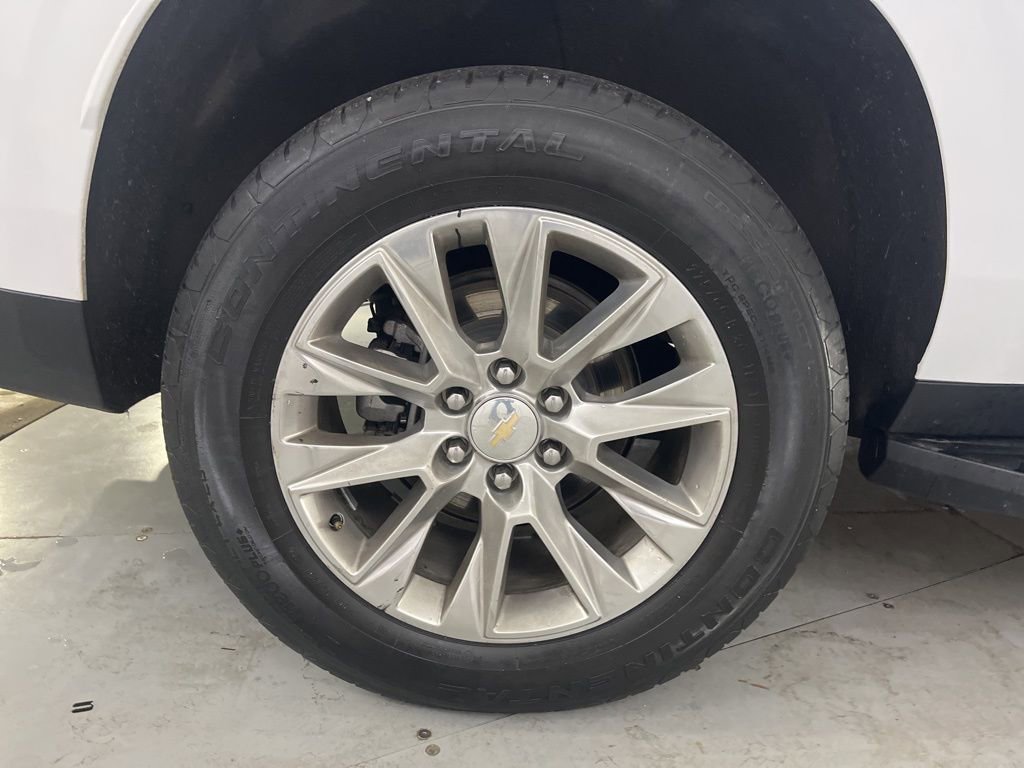 Used 2023 Chevrolet Suburban Premier image 16