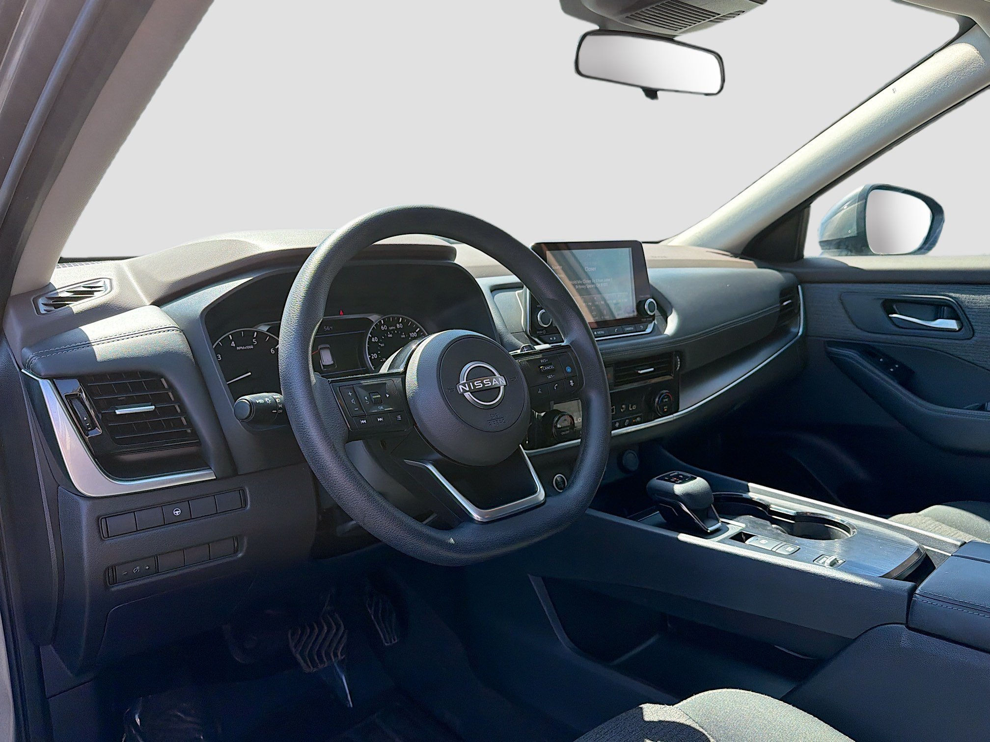 Used 2022 Nissan Rogue SV FWD image 4