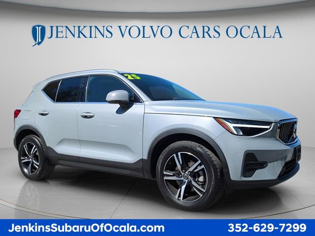 Certified 2025 Volvo XC40 B5 Core AWD/4WD image 1