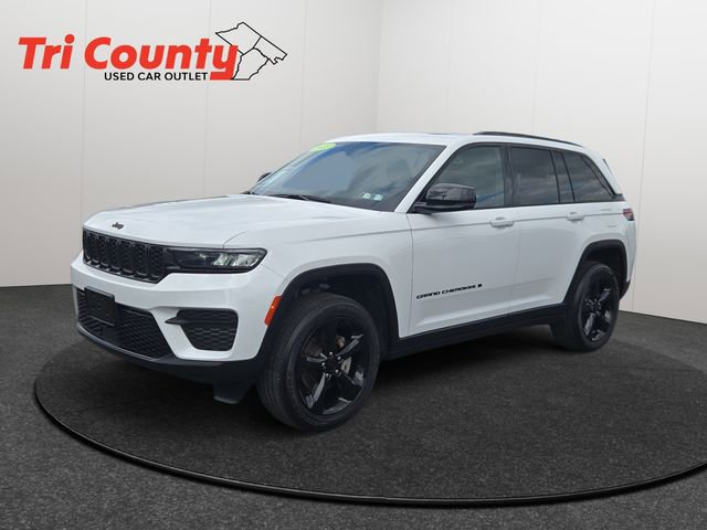 Used 2023 Jeep Grand Cherokee Altitude AWD/4WD image 3