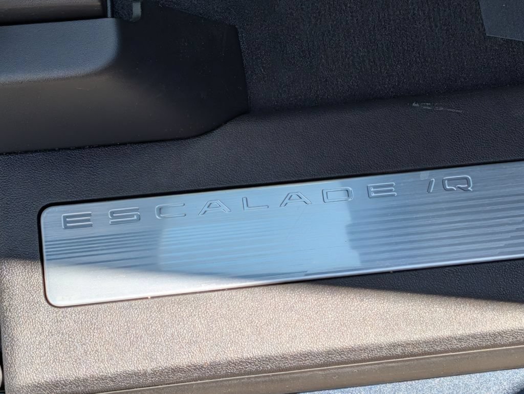 Used 2025 Cadillac Escalade IQ Luxury 2 w/ LPO, Premium Carpet Package AWD/4WD image 20