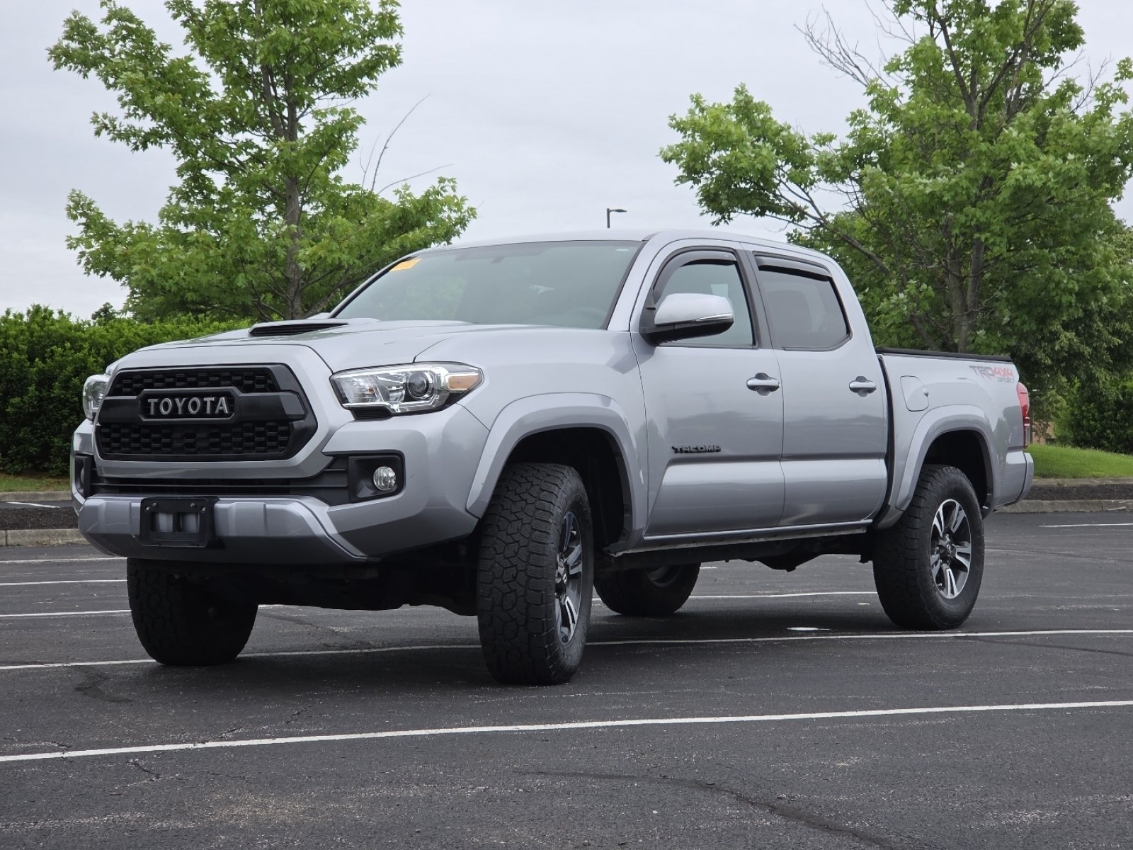 Used 2017 Toyota Tacoma TRD Sport AWD/4WD image 19