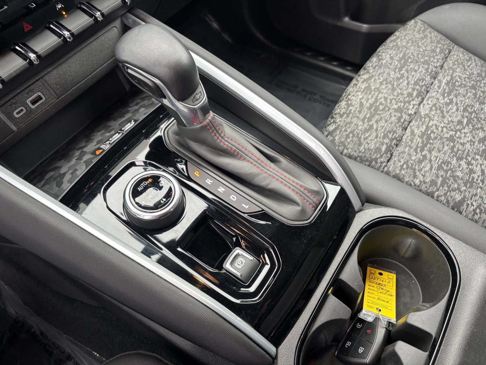 Used 2024 Chevrolet Colorado Z71 w/ Z71 Convenience Package 2 image 26