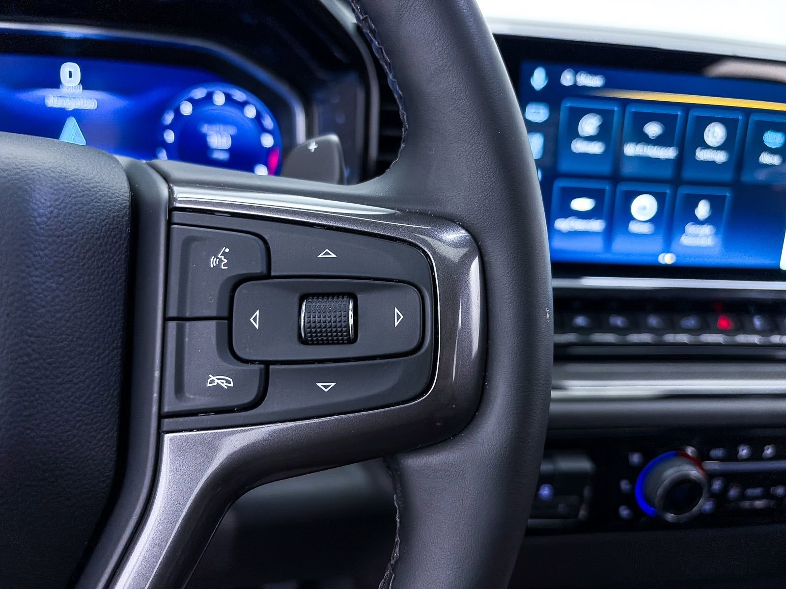 Used 2025 Chevrolet Silverado 1500 ZR2 w/ Technology Package image 38