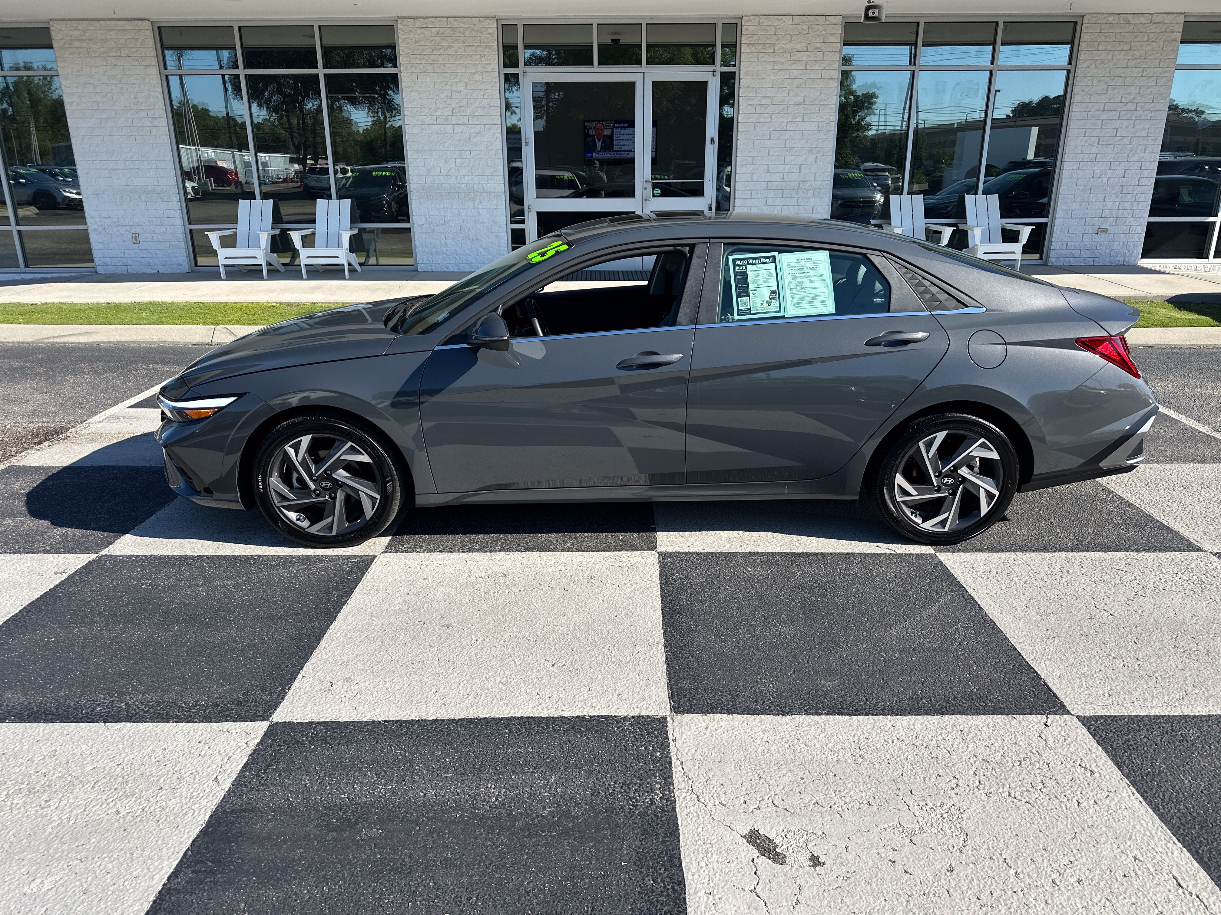 Used 2025 Hyundai Elantra Limited w/ Cargo Package FWD image 1