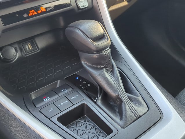 Used 2025 Toyota RAV4 LE image 13