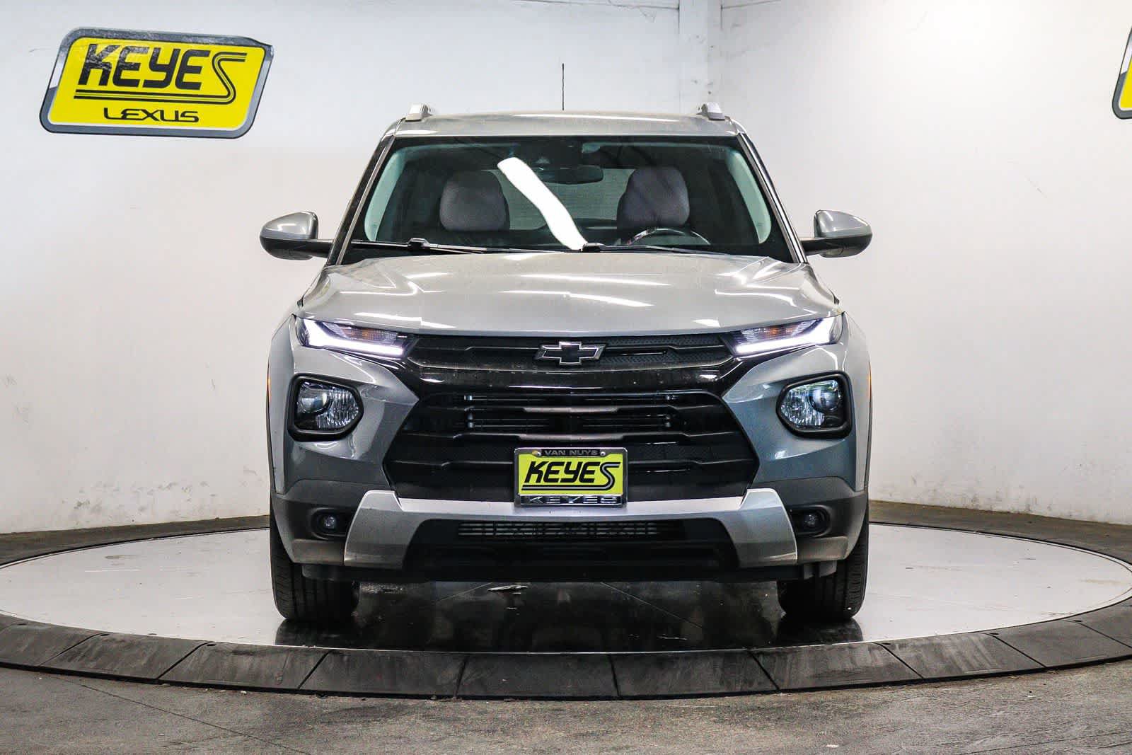 Used 2023 Chevrolet TrailBlazer LT w/ LPO, Blackout Package FWD image 6