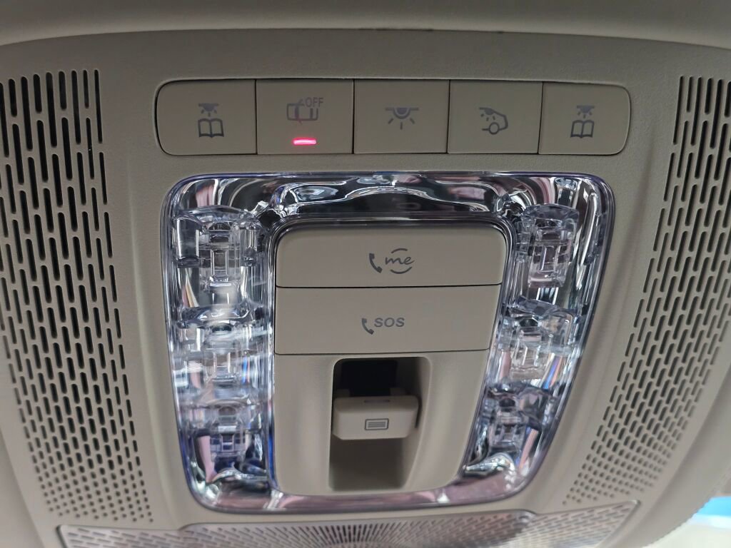 Used 2025 Mercedes-Benz Maybach GLS 600 4MATIC image 34