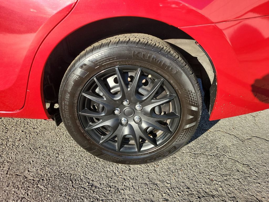 Used 2015 Toyota Corolla LE image 5