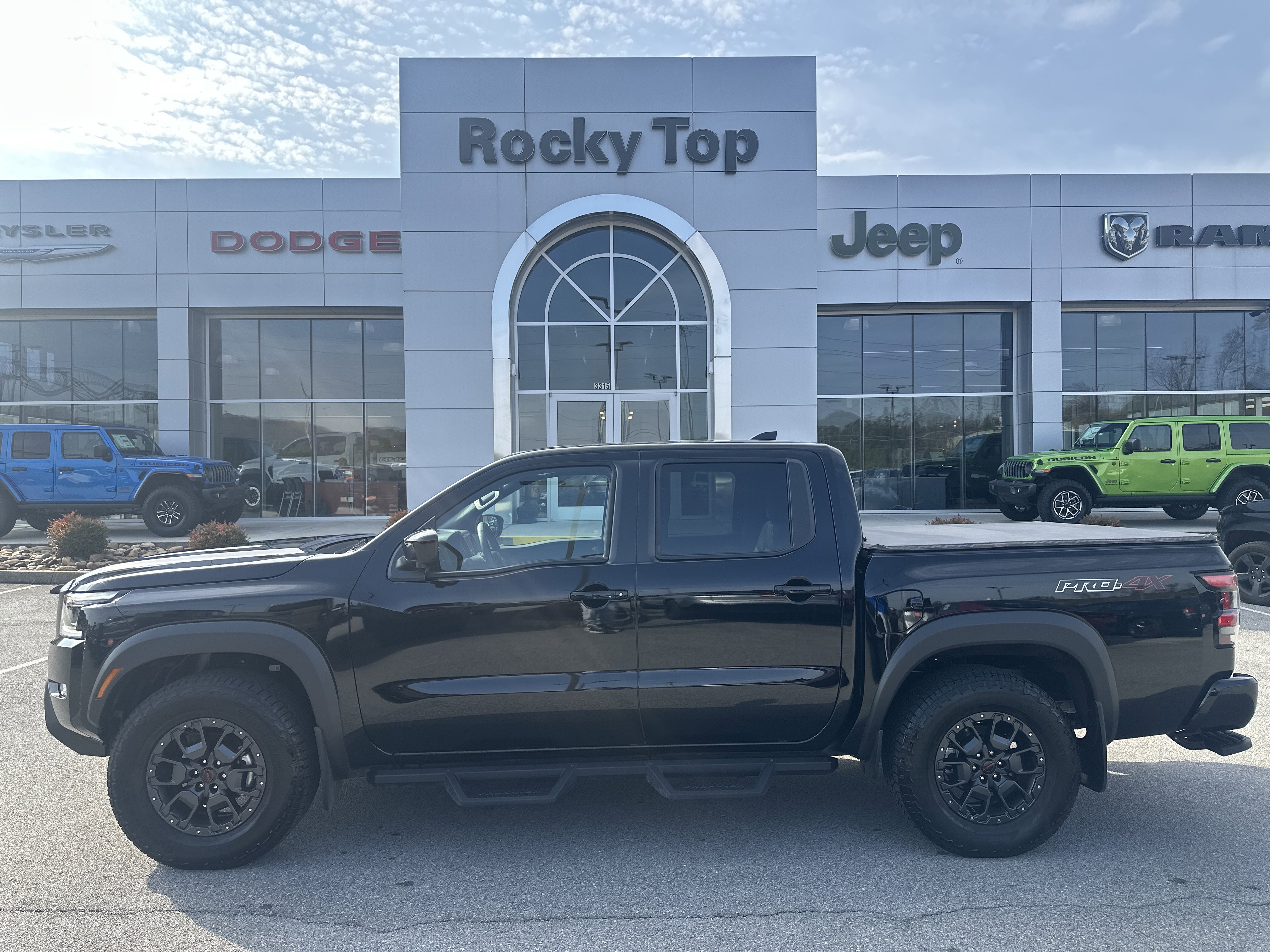 Used 2024 Nissan Frontier PRO-4X w/ Pro Premium Package image 1