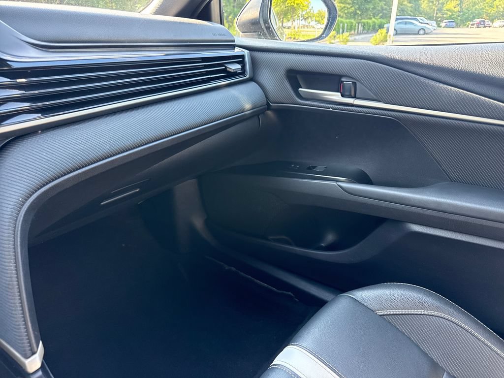 Used 2025 Toyota Camry SE FWD image 17