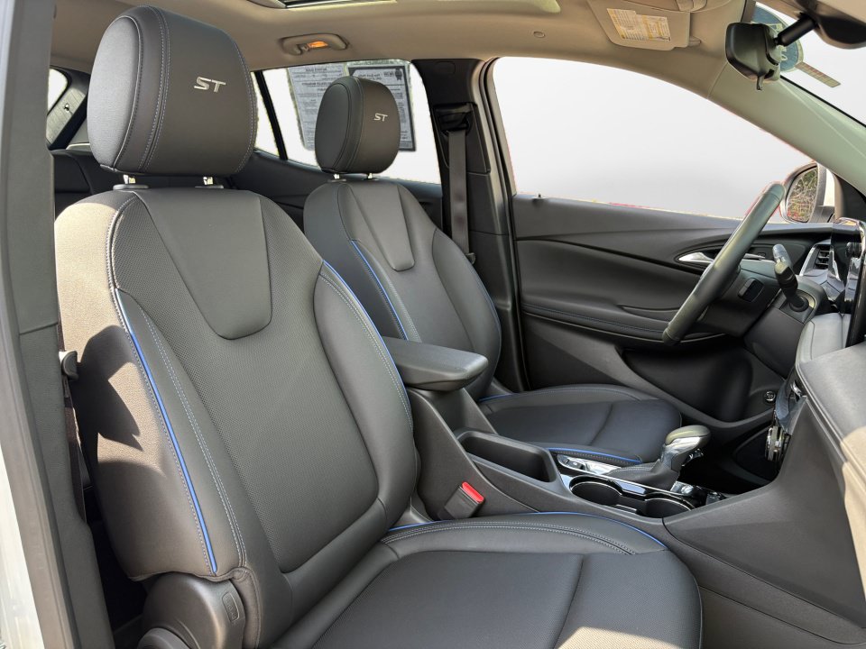 Certified 2026 Buick Encore GX Sport Touring w/ Comfort Package FWD image 9