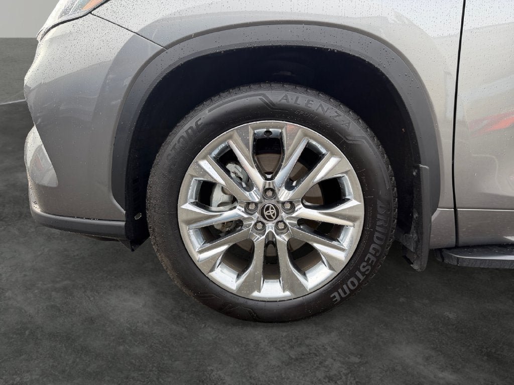 Used 2025 Toyota Highlander Limited AWD/4WD image 4
