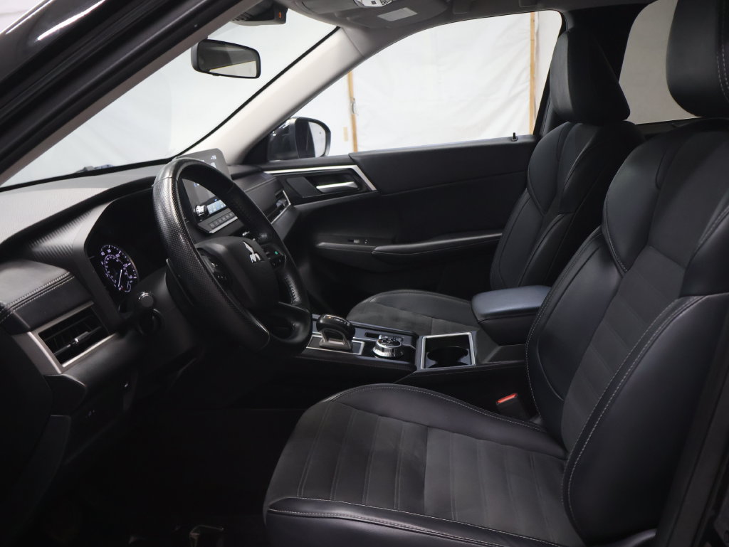 Used 2024 Mitsubishi Outlander SE FWD image 17
