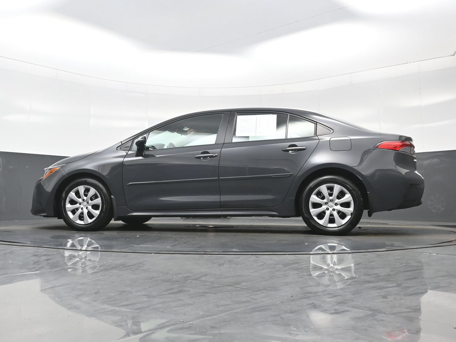 Used 2025 Toyota Corolla LE FWD image 27