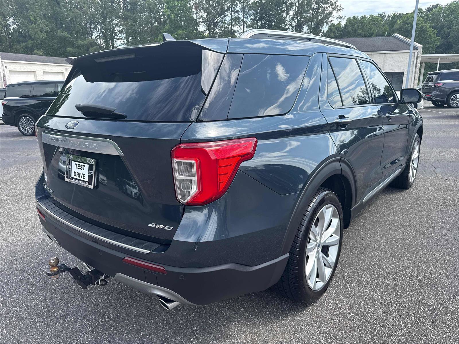 Used 2022 Ford Explorer Platinum w/ Technology Package AWD/4WD image 6
