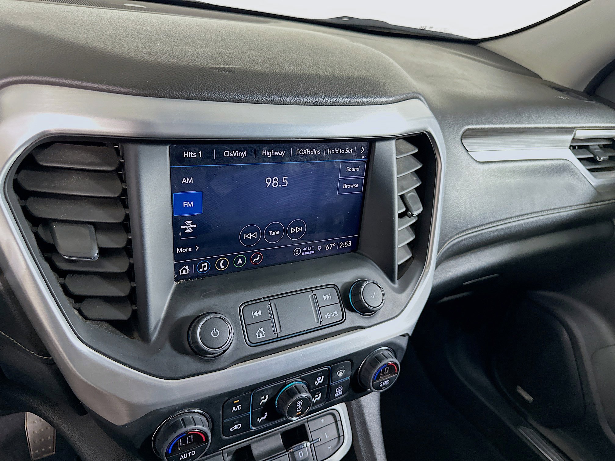 Used 2023 GMC Acadia SLT image 19