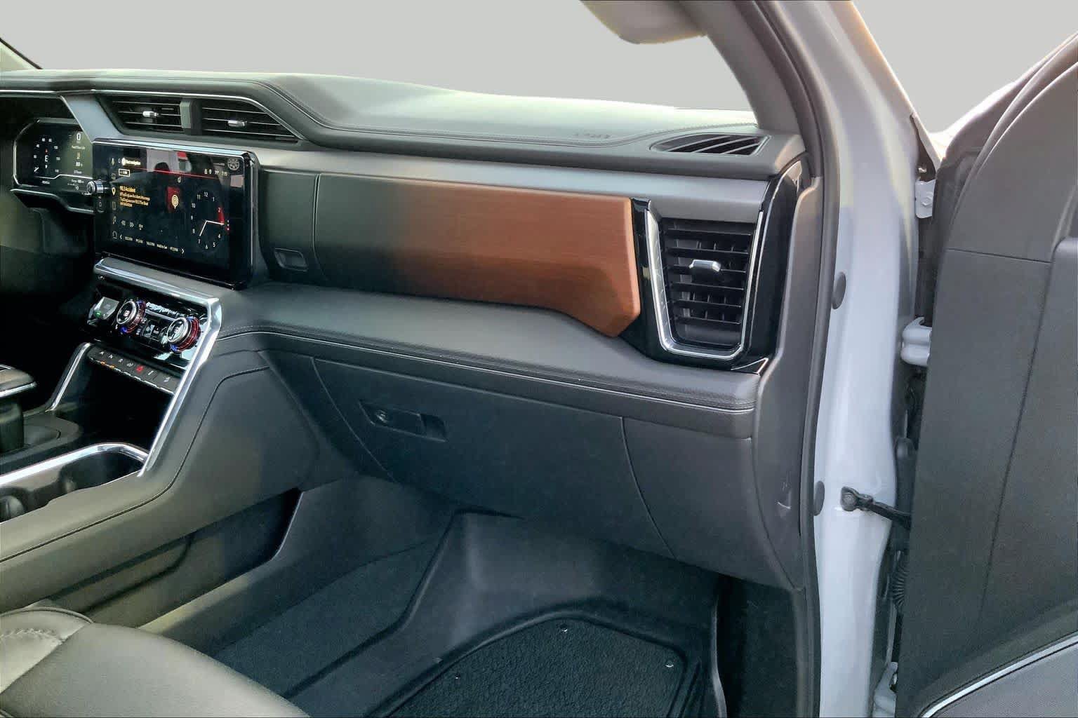 Used 2025 GMC Sierra 1500 Denali w/ Technology Package AWD/4WD image 16