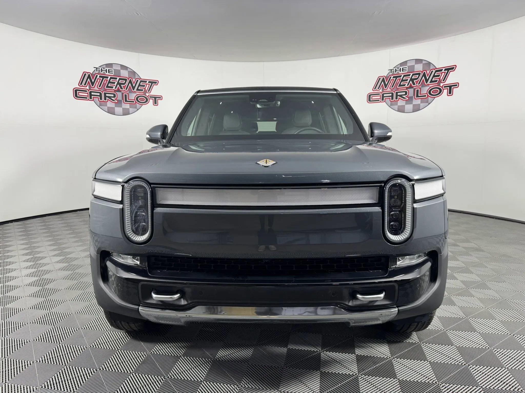 Used 2023 Rivian R1S Adventure image 2