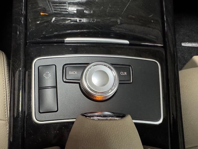 Used 2010 Mercedes-Benz E 350 4MATIC Sedan image 24
