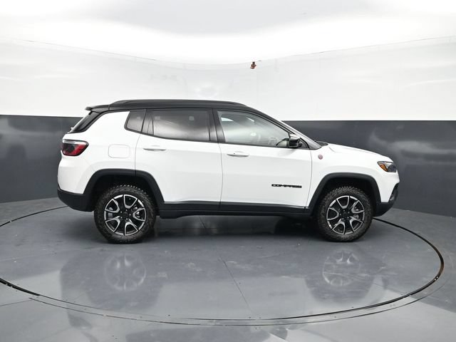 New 2026 Jeep Compass Trailhawk w/ Sun, Sound & Navigation Group AWD/4WD image 11