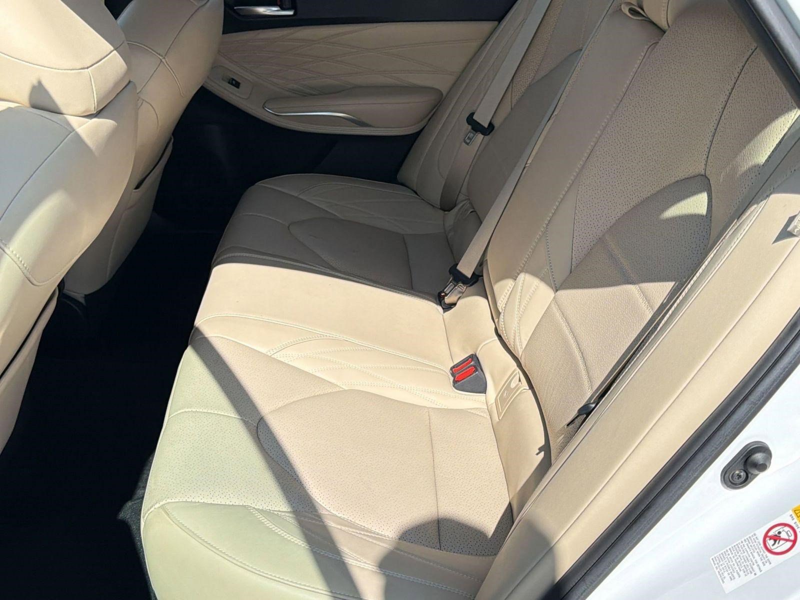 Used 2019 Toyota Avalon Limited image 14