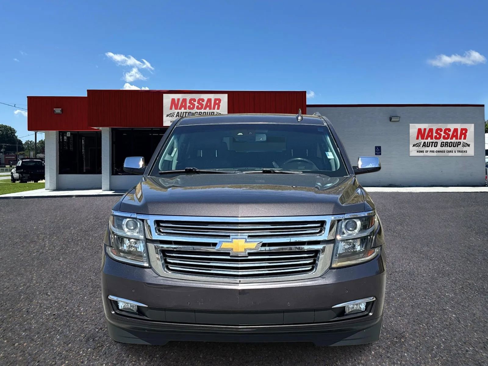 Used 2016 Chevrolet Suburban LTZ RWD image 2