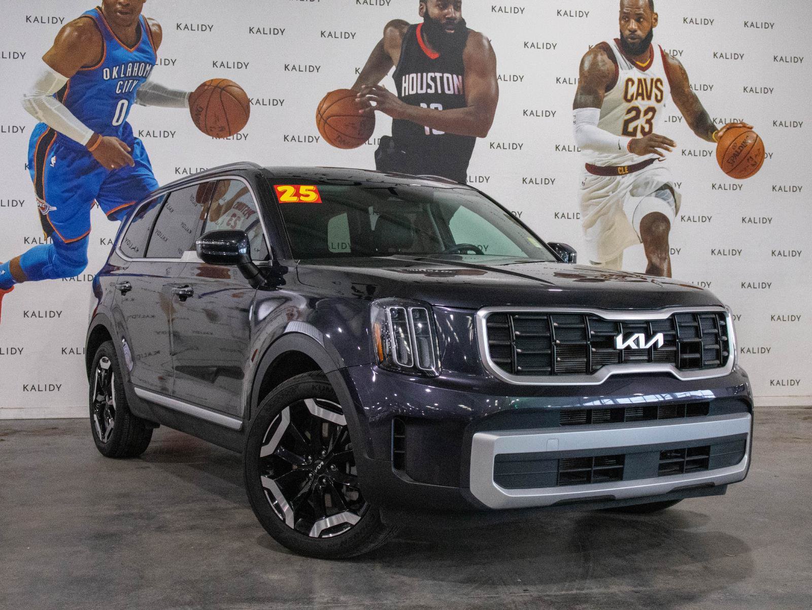 Used 2025 Kia Telluride S FWD image 2
