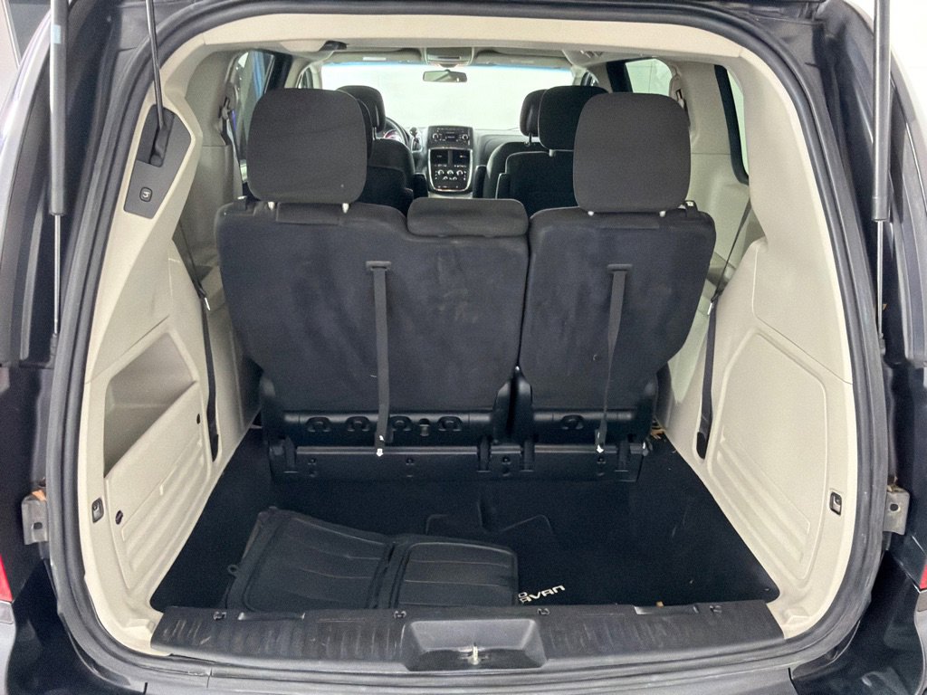 Used 2016 Dodge Grand Caravan SXT image 19