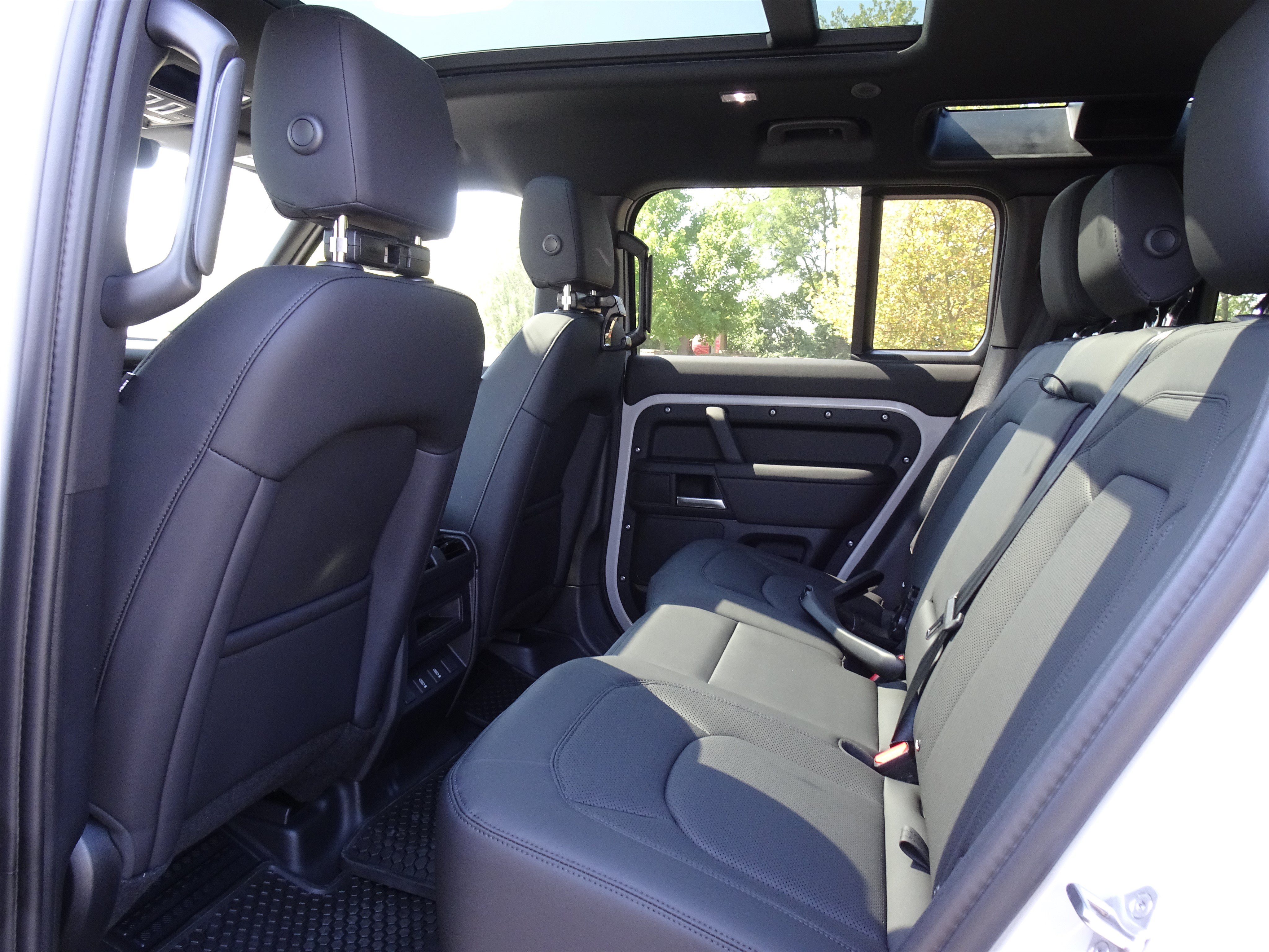New 2026 Land Rover Defender 110 S AWD/4WD image 18