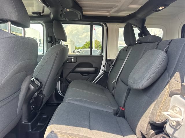 Used 2024 Jeep Wrangler Unlimited Sahara AWD/4WD image 11