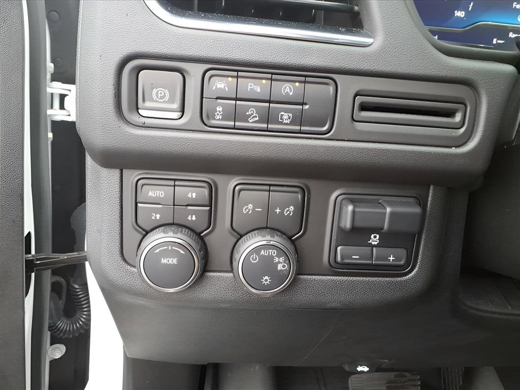 Used 2023 Chevrolet Suburban Z71 w/ Luxury Package image 12