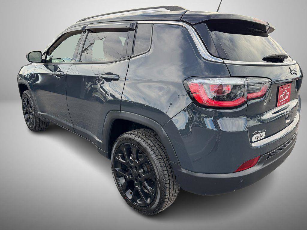 Used 2018 Jeep Compass Limited w/ Navigation Group AWD/4WD image 4