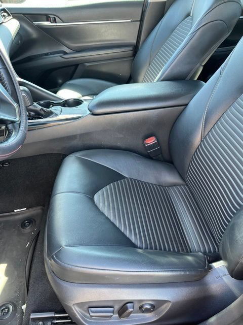 Used 2019 Toyota Camry SE FWD image 12