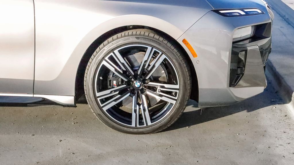 Used 2025 BMW 740i 740i w/ Premium Package image 7