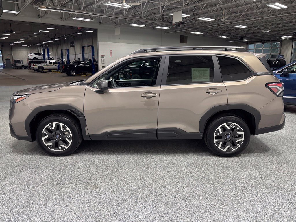 Used 2025 Subaru Forester Premium AWD/4WD image 4
