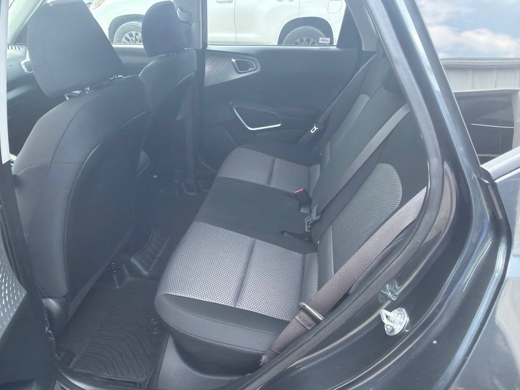 Used 2025 Kia Soul LX w/ LX Technology Package FWD image 20