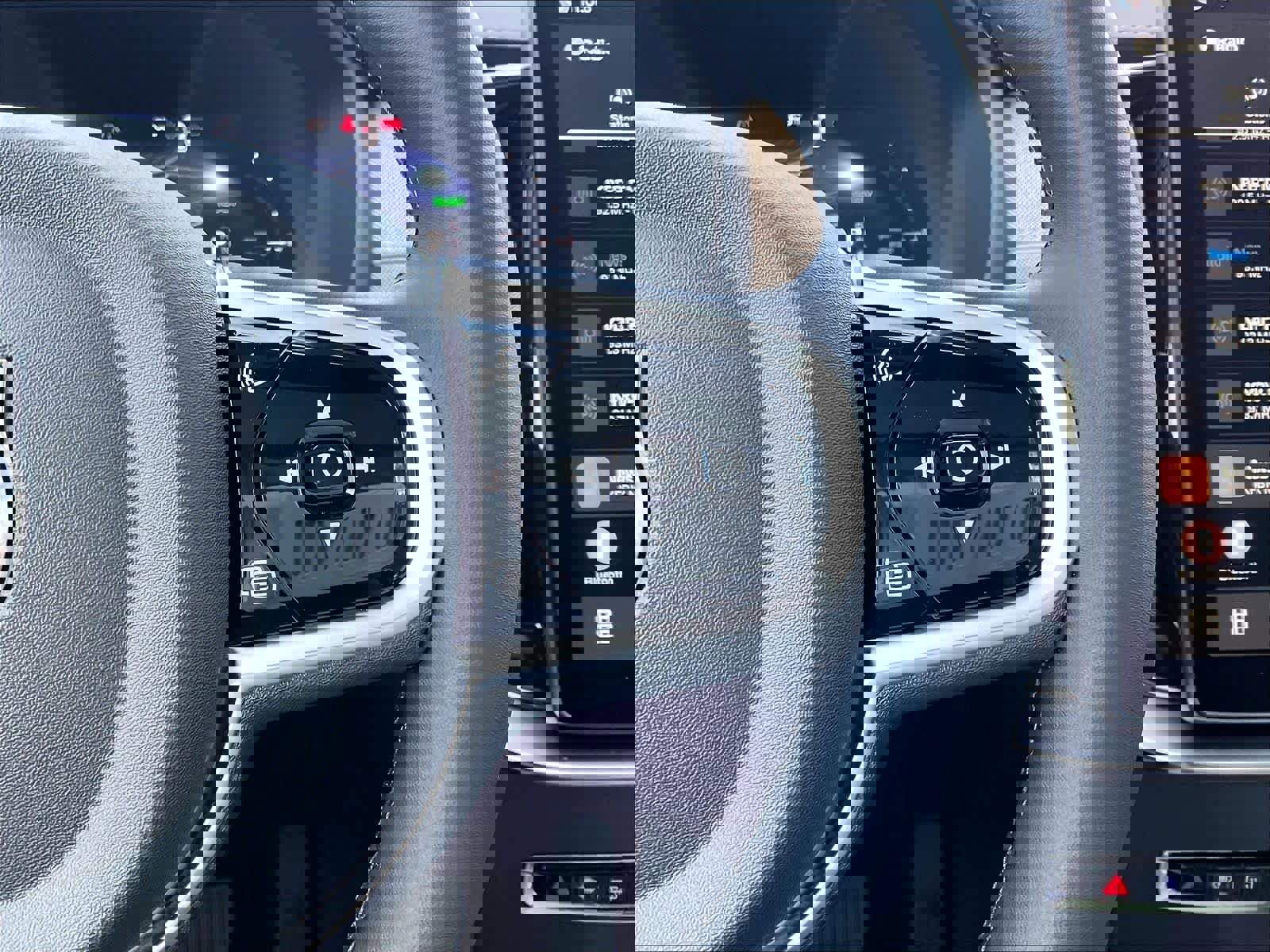 New 2026 Volvo XC90 T8 Plus w/ Protection Package Premier image 18