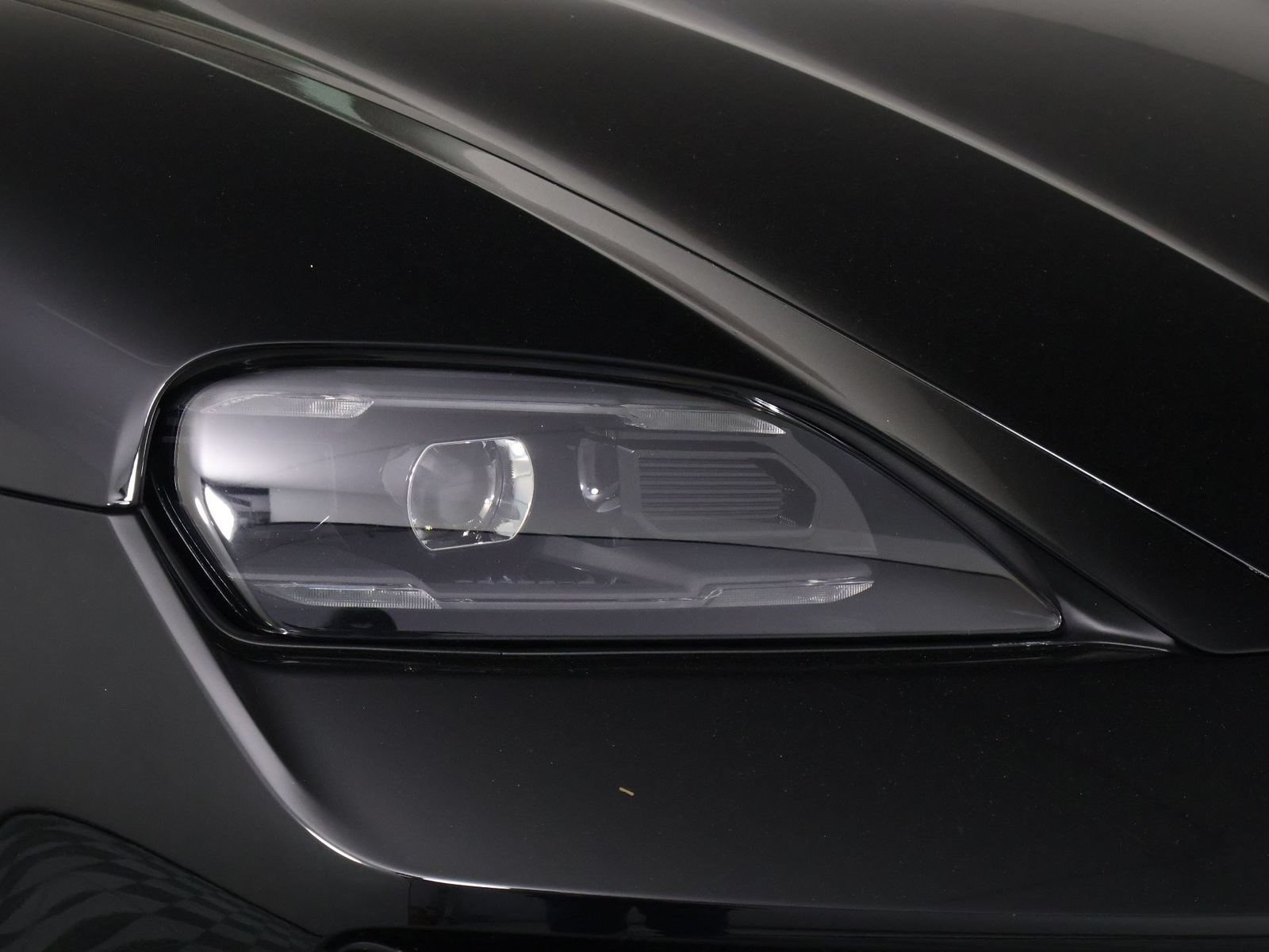 Certified 2026 Porsche Taycan AWD/4WD image 26