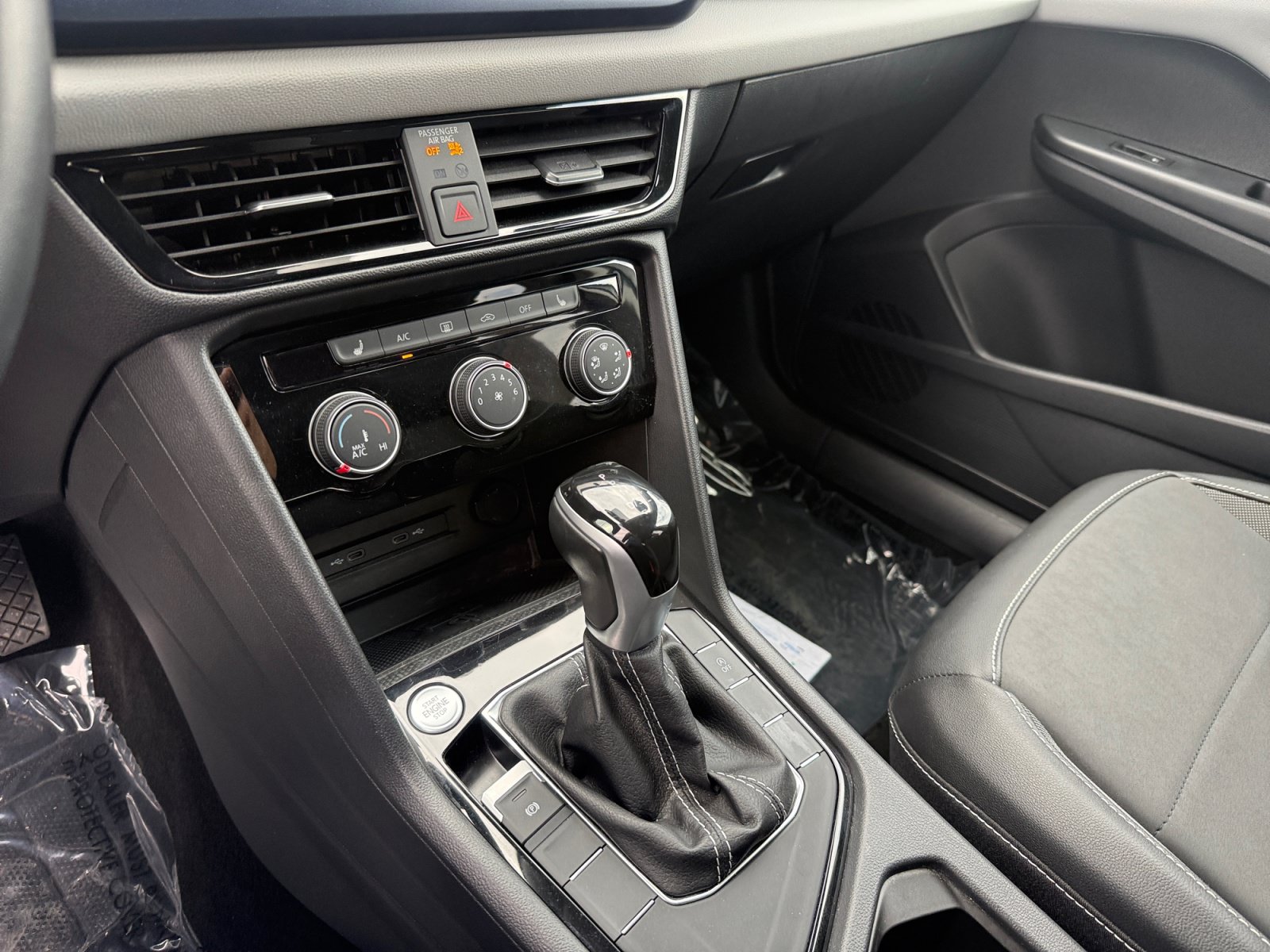 Certified 2023 Volkswagen Taos SE w/ Black Wheel Package FWD image 13