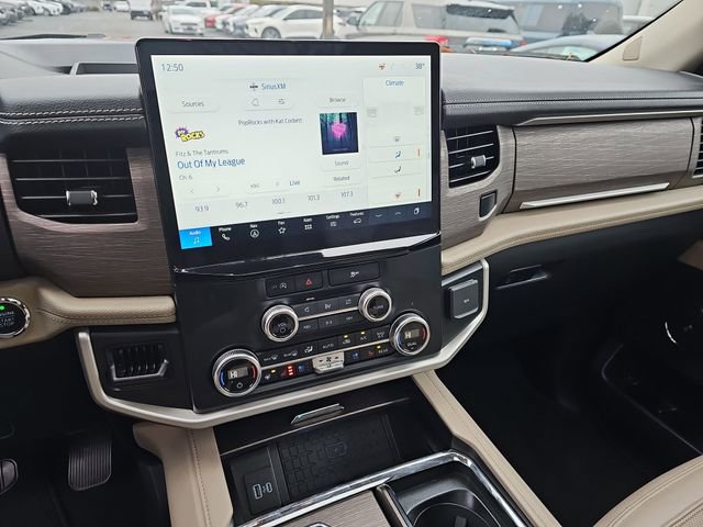 Used 2024 Ford Expedition Limited image 23