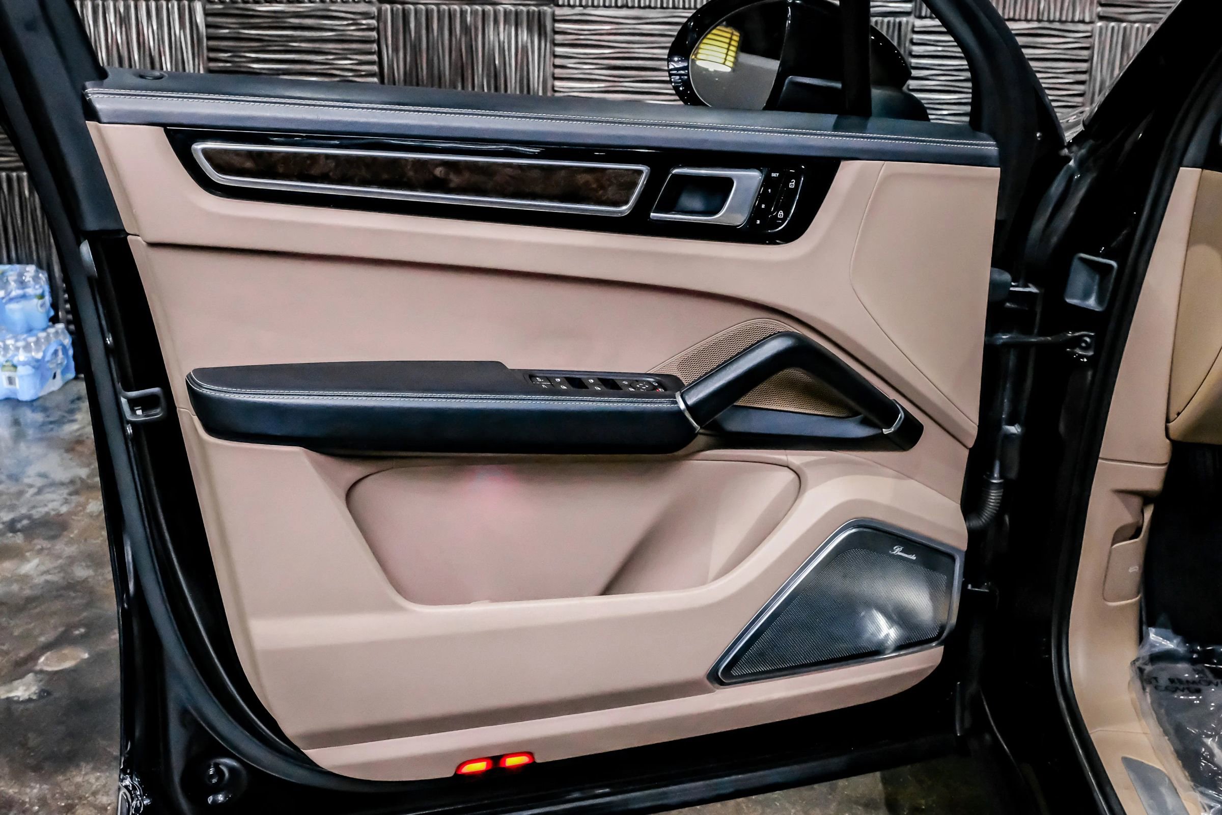 Used 2020 Porsche Cayenne S image 35