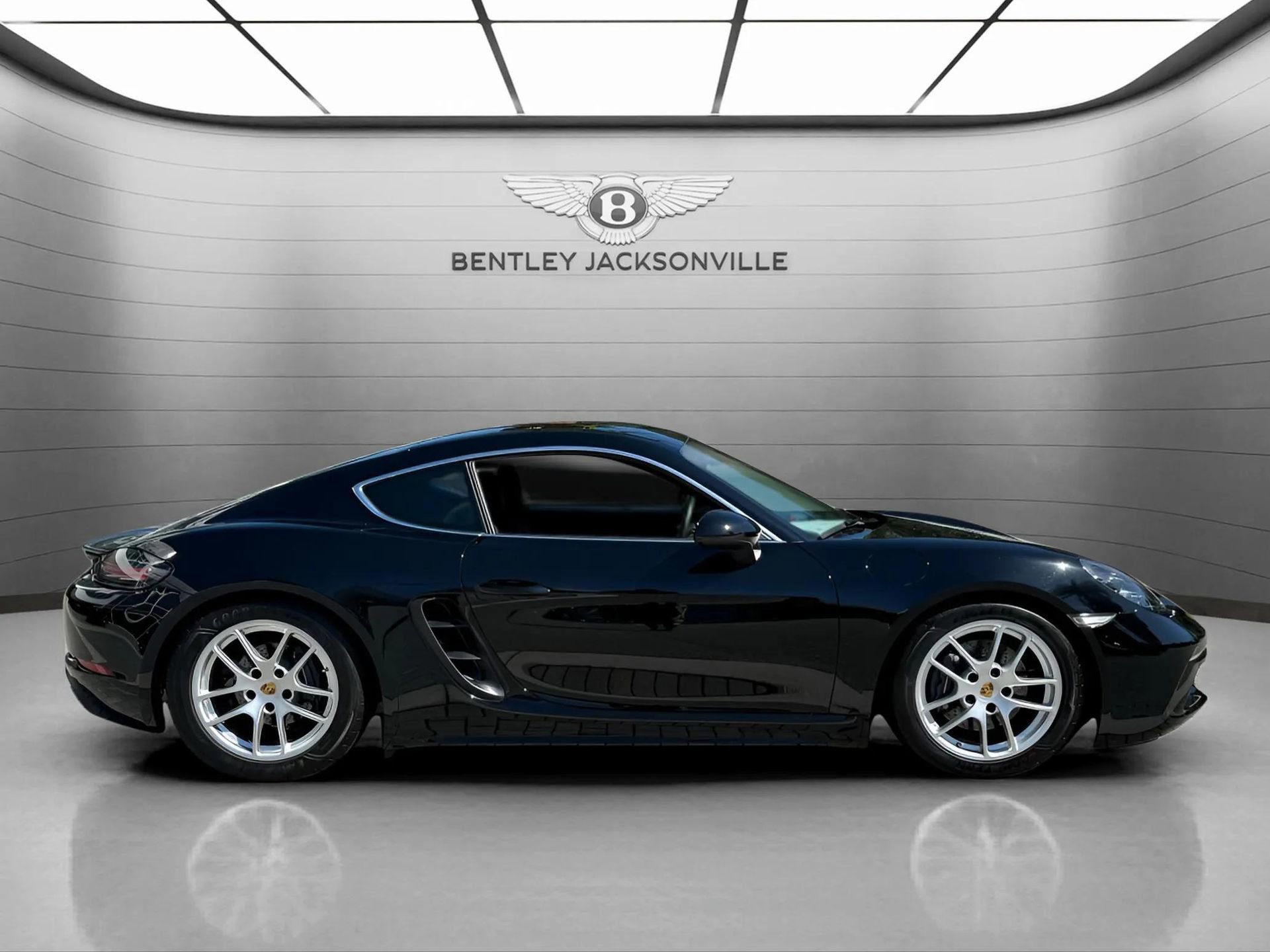 Used 2024 Porsche 718 Cayman w/ Sport Chrono Package image 5