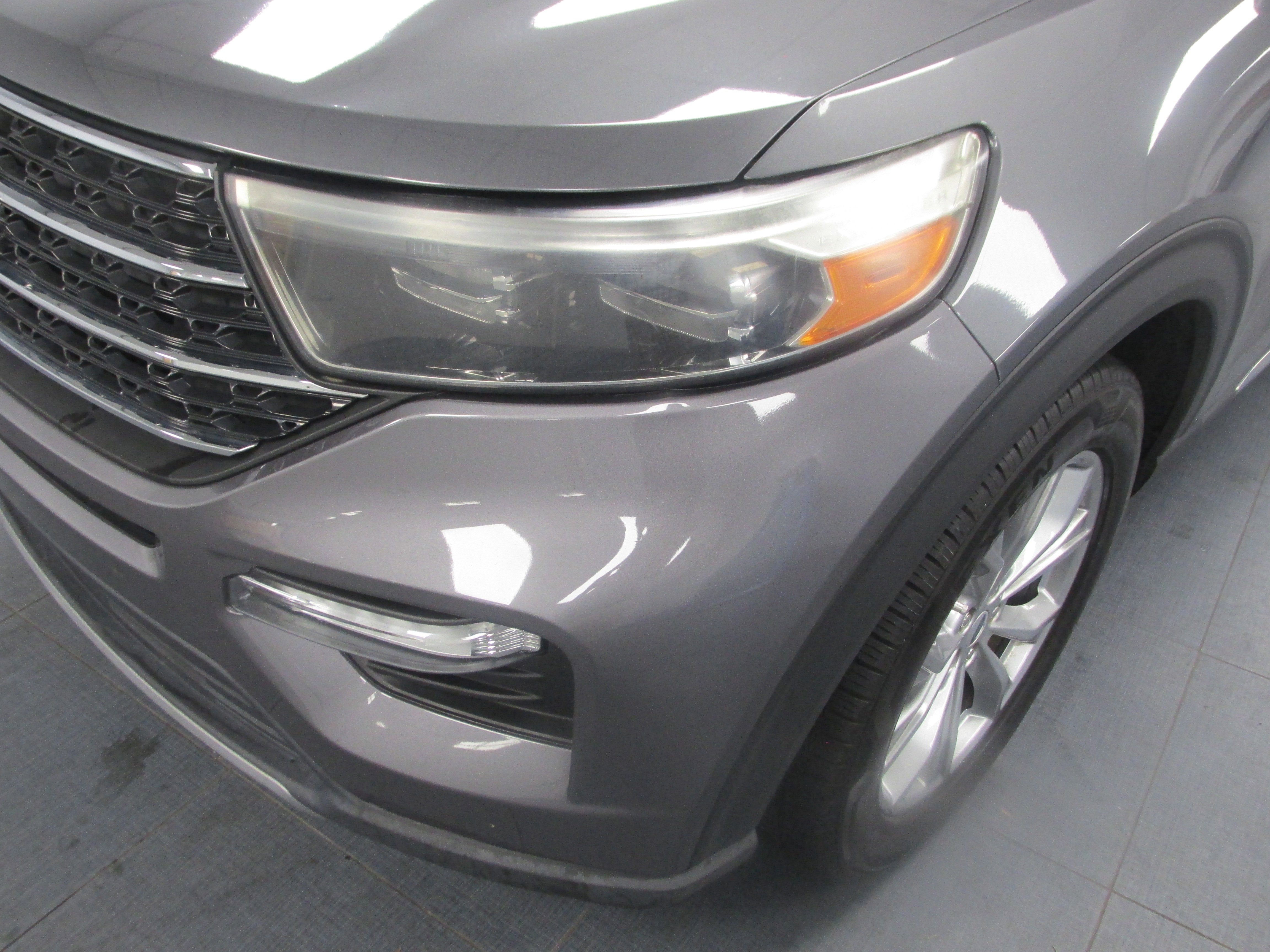 Certified 2021 Ford Explorer XLT w/ Equipment Group 202A AWD/4WD image 9