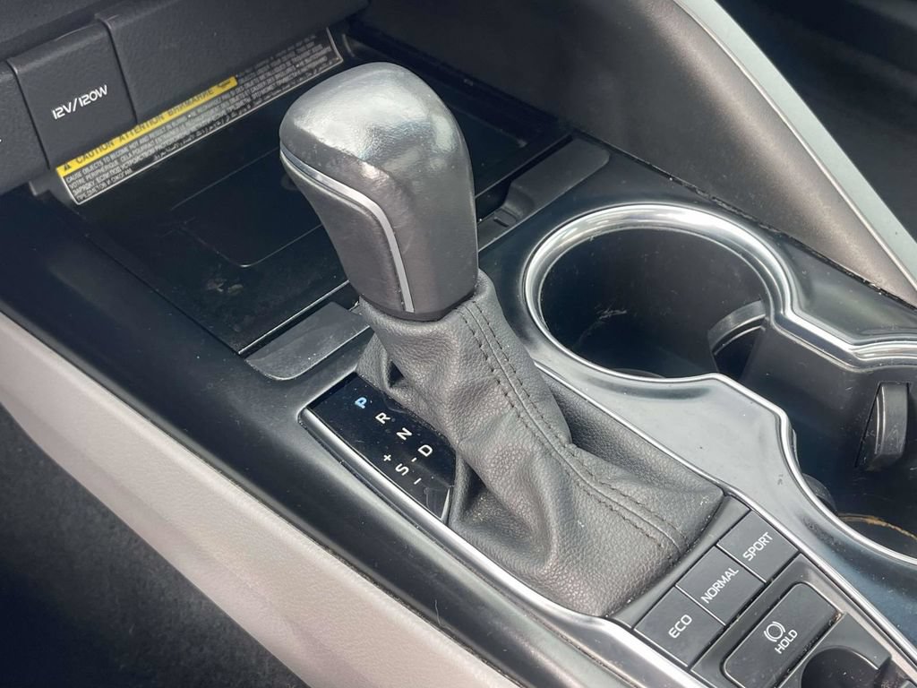 Used 2020 Toyota Camry XSE FWD image 32