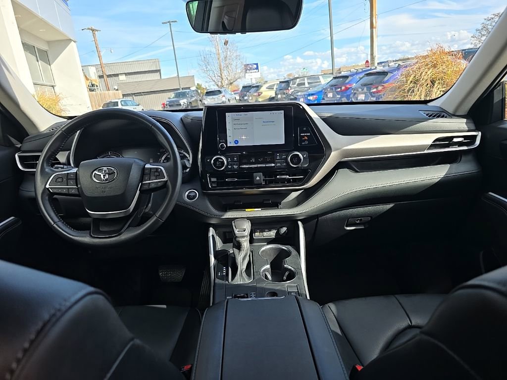 Used 2024 Toyota Highlander XLE image 35