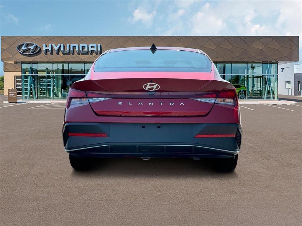 New 2025 Hyundai Elantra SE image 6