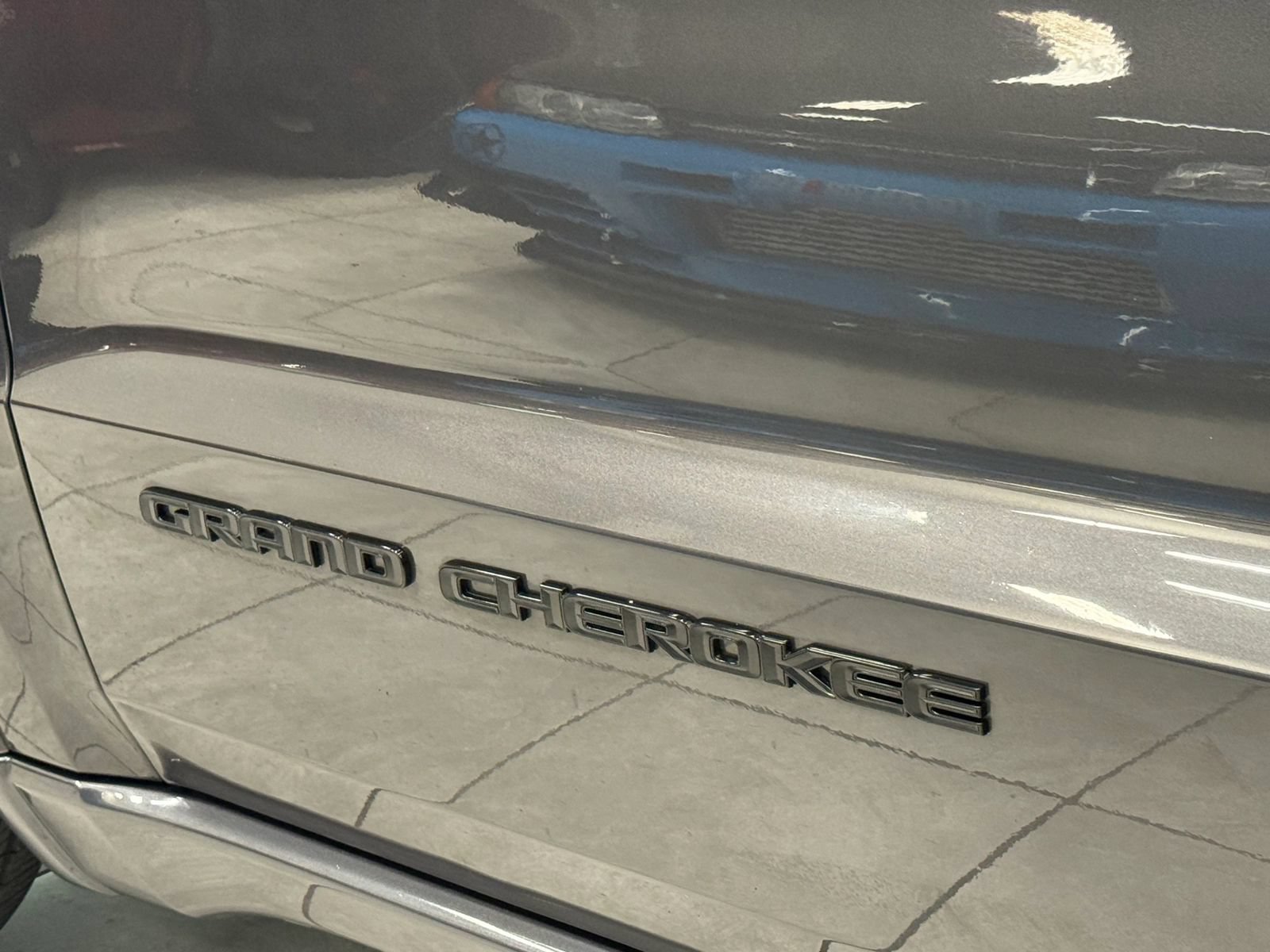 Used 2018 Jeep Grand Cherokee Altitude AWD/4WD image 15