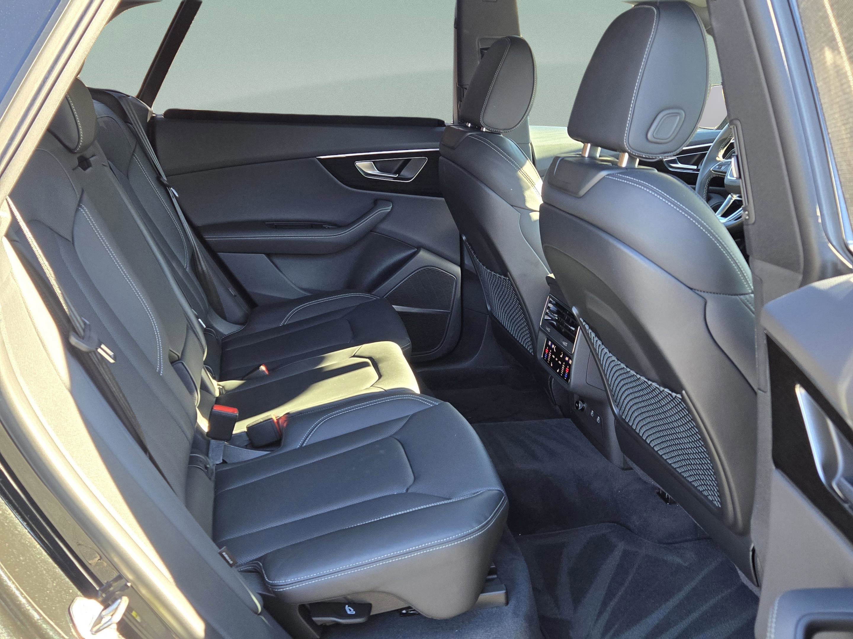 Used 2025 Audi Q8 Prestige w/ Prestige Package image 14