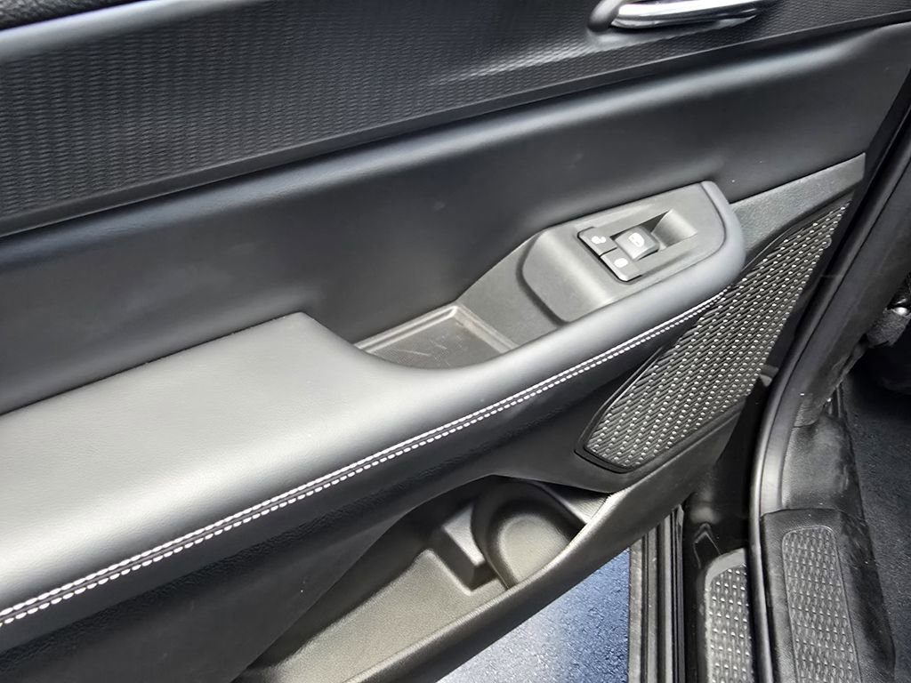 Used 2025 Jeep Grand Cherokee L Laredo w/ MOPAR Finishing Package image 6